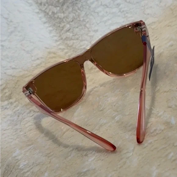 Rose Gold Polarized Sunglasses 🌸NIB🌸 - Picture 4 of 10